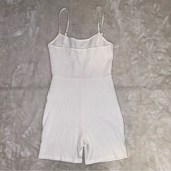 Emory Park White Ribbed Biker Short Summer Romper Size Medium - Picture 3 of 5